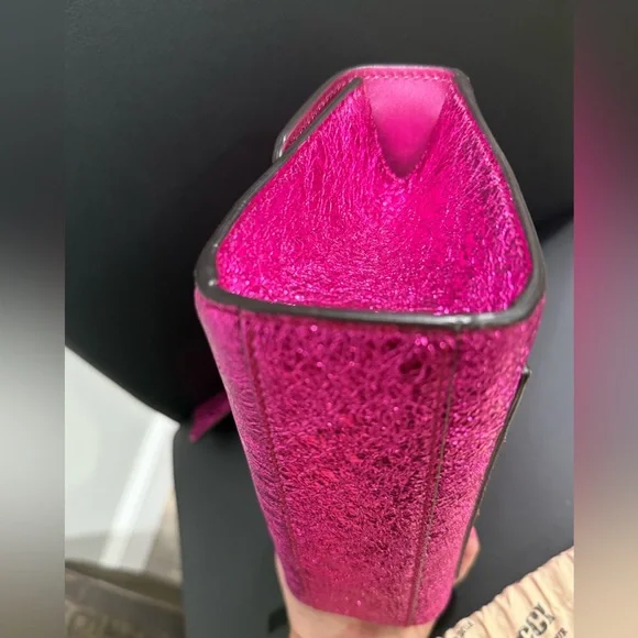 SOLD
Limited Edition Authentic Gucci Metallic Pink Galassia  Padlock - Picture 6 of 15